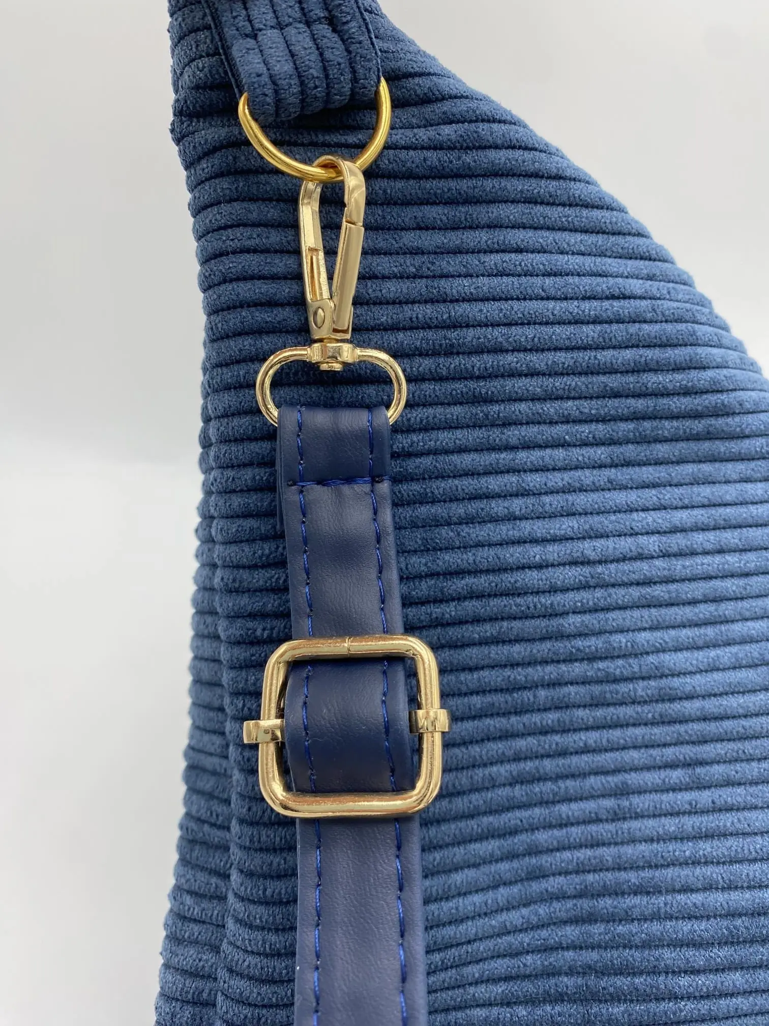 BANANE BLEU VELOURS POCHE INTERIEURE SANGLE SIMILI CUIR