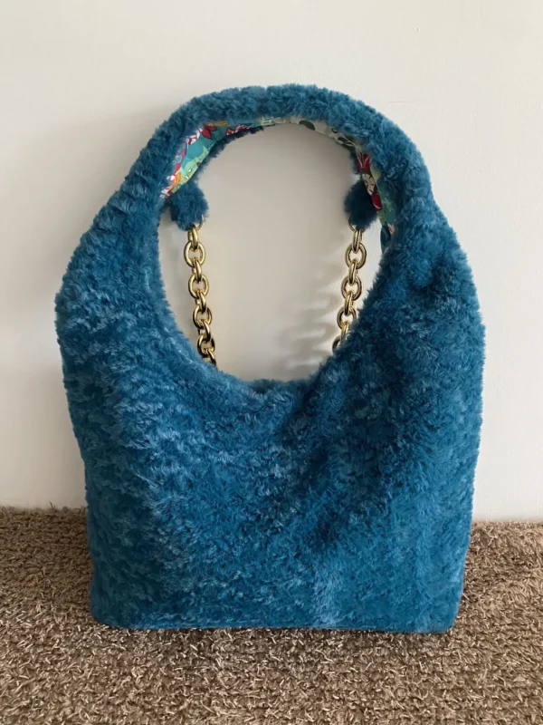 sac DEMI LUNE TURQUOISE FAUSSE FOURRURE