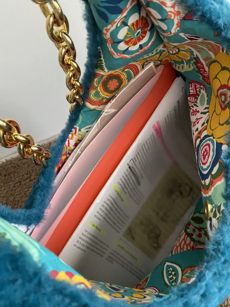 sac DEMI LUNE TURQUOISE FAUSSE FOURRURE