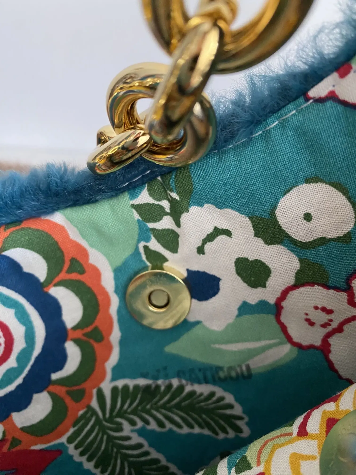 sac DEMI LUNE TURQUOISE FAUSSE FOURRURE