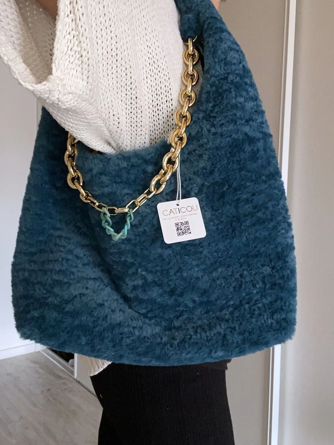 sac DEMI LUNE TURQUOISE FAUSSE FOURRURE