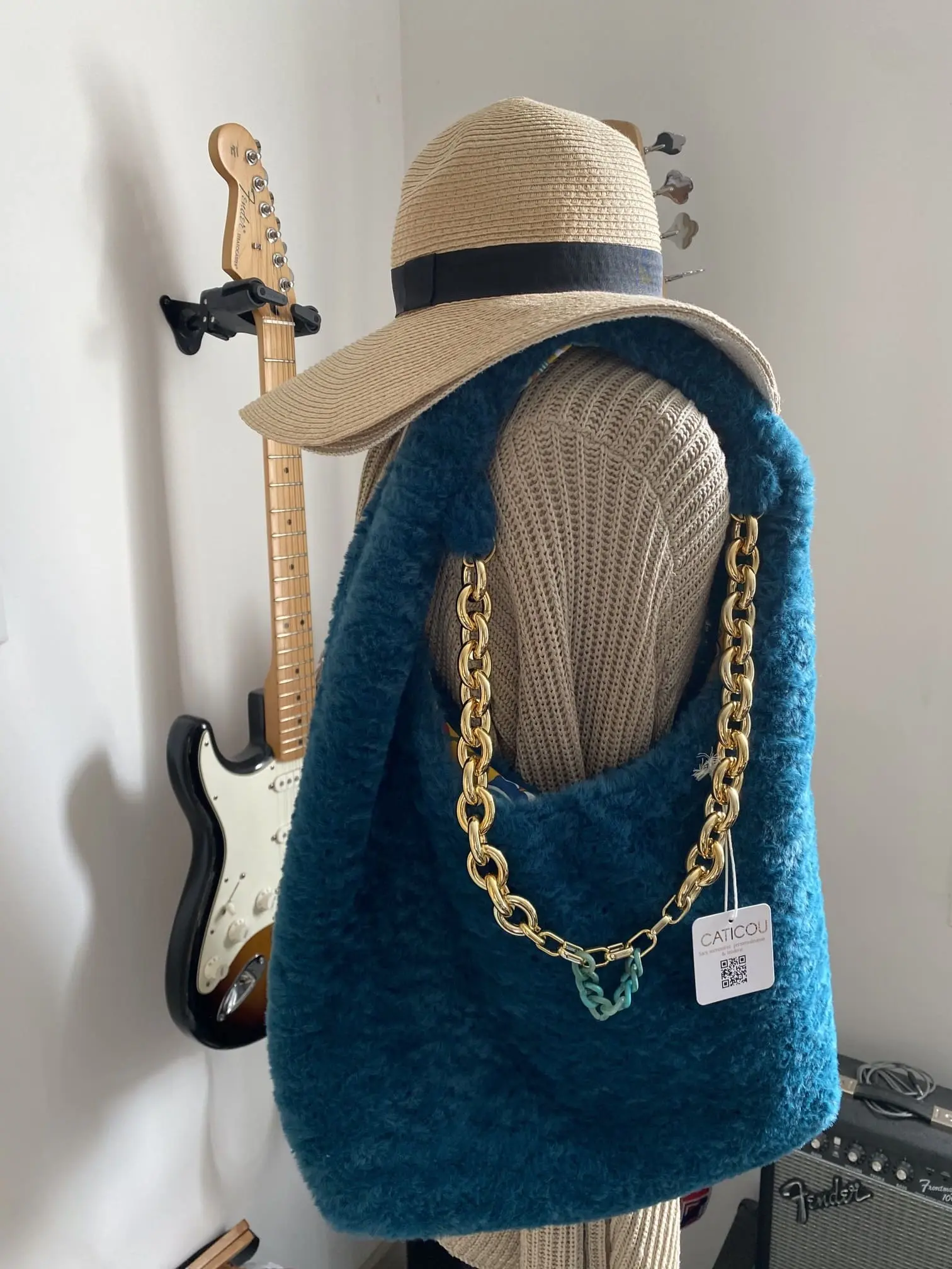 sac DEMI LUNE TURQUOISE FAUSSE FOURRURE