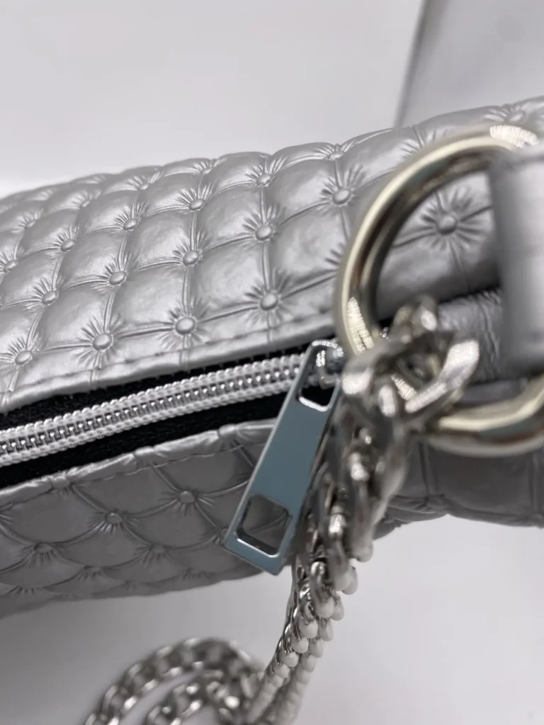 SAC BAGUETTE SIMILI CUIR CAPITONS CHAINE ARGENT