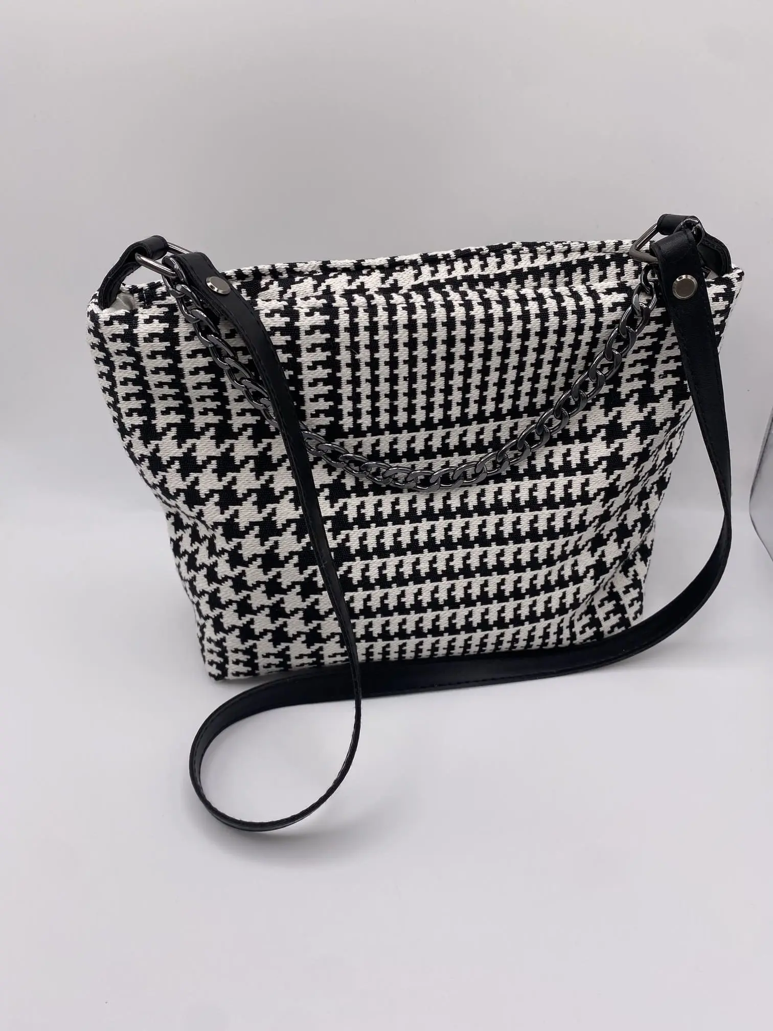 CORINNE JACQUARD NOIR ET BLANC