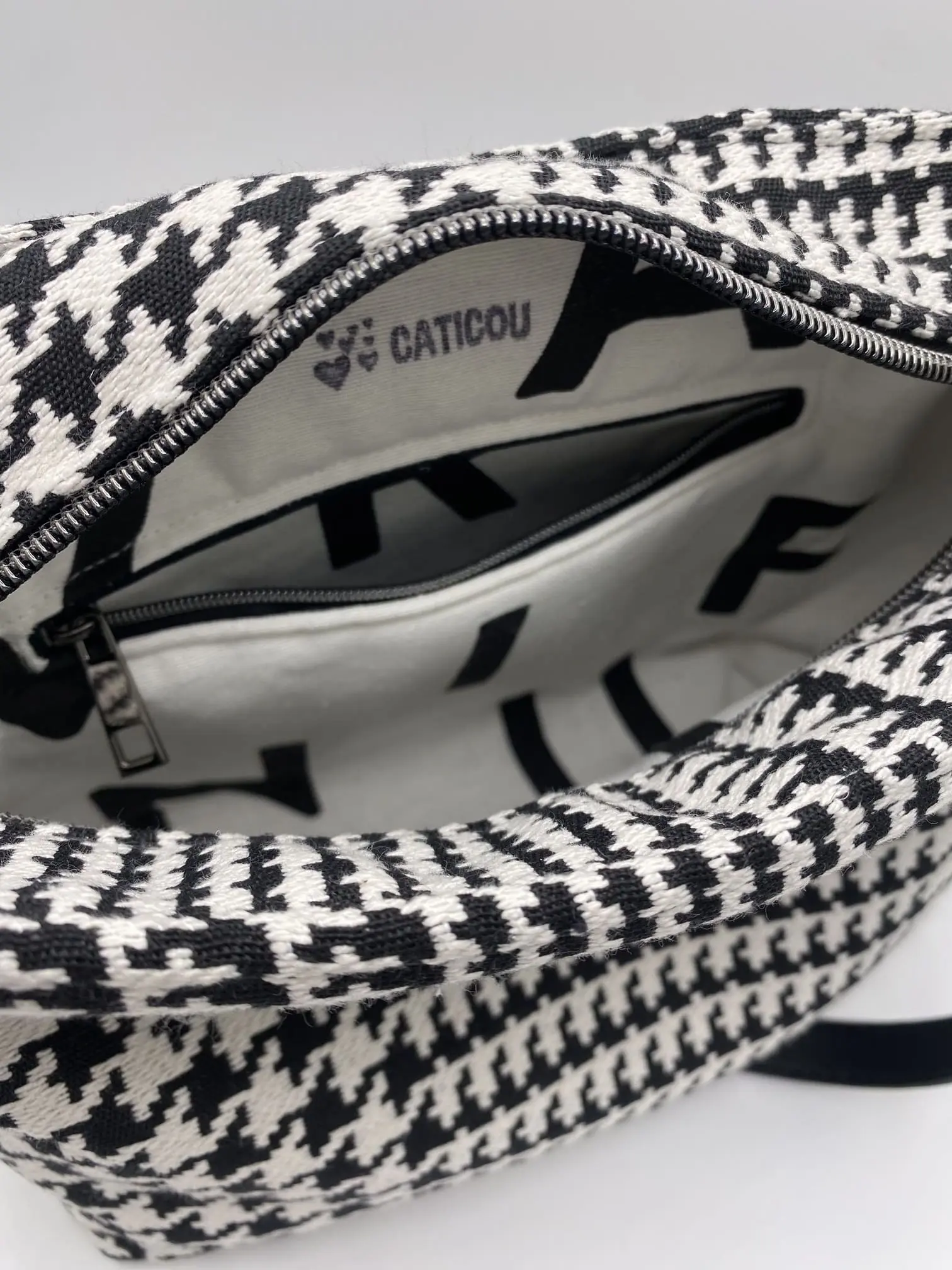 CORINNE JACQUARD NOIR ET BLANC