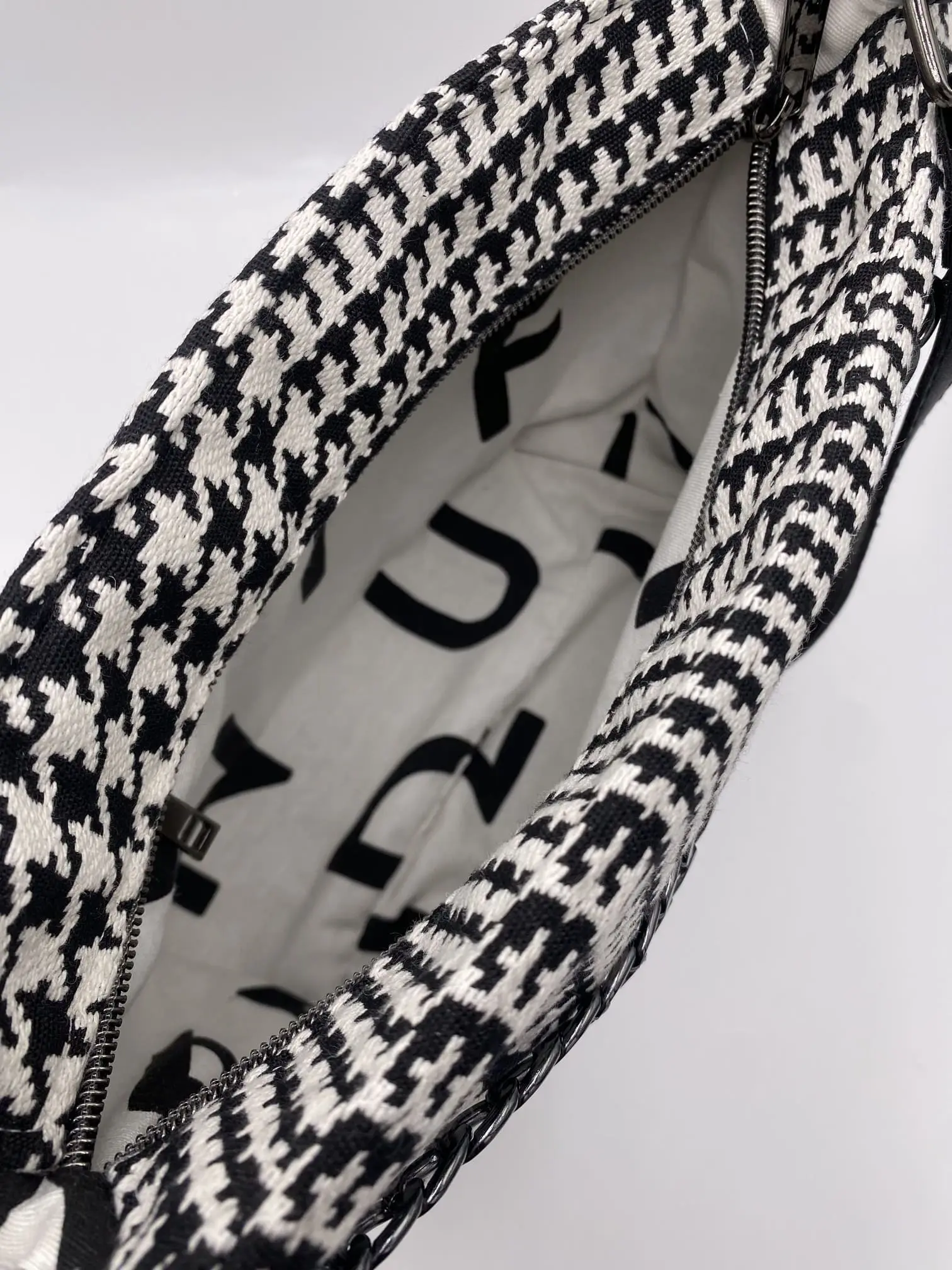 CORINNE JACQUARD NOIR ET BLANC