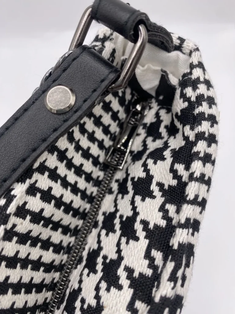 CORINNE JACQUARD NOIR ET BLANC