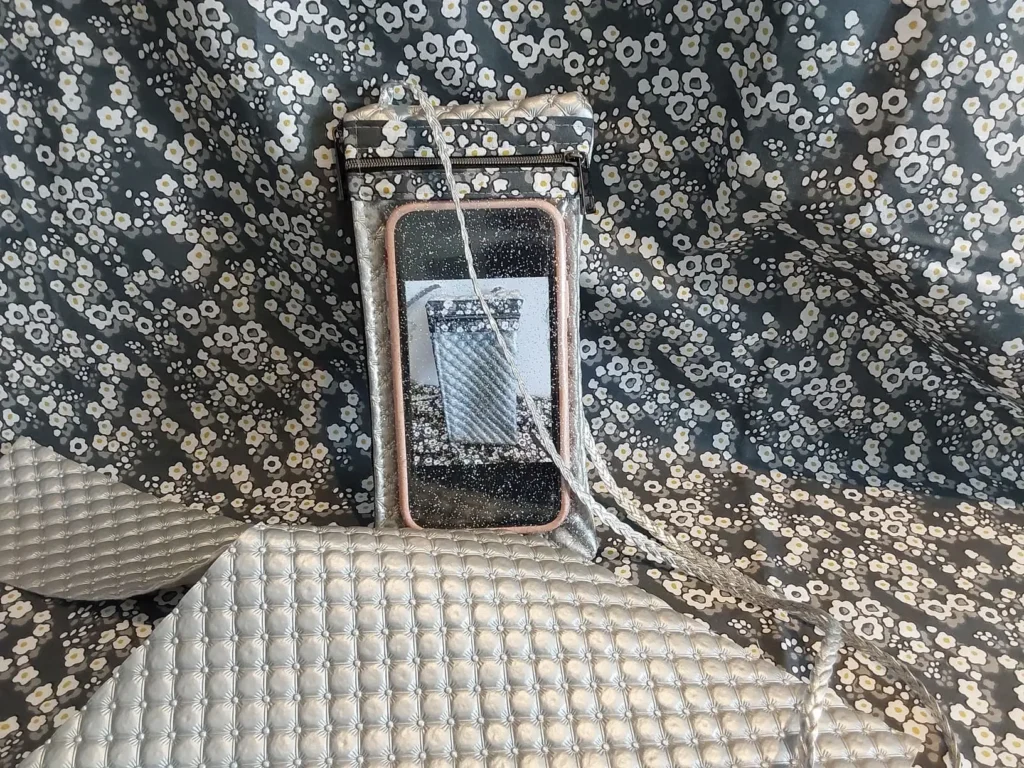 POCHETTE TELEPHONE SIMILI ARGENT CAPITONS