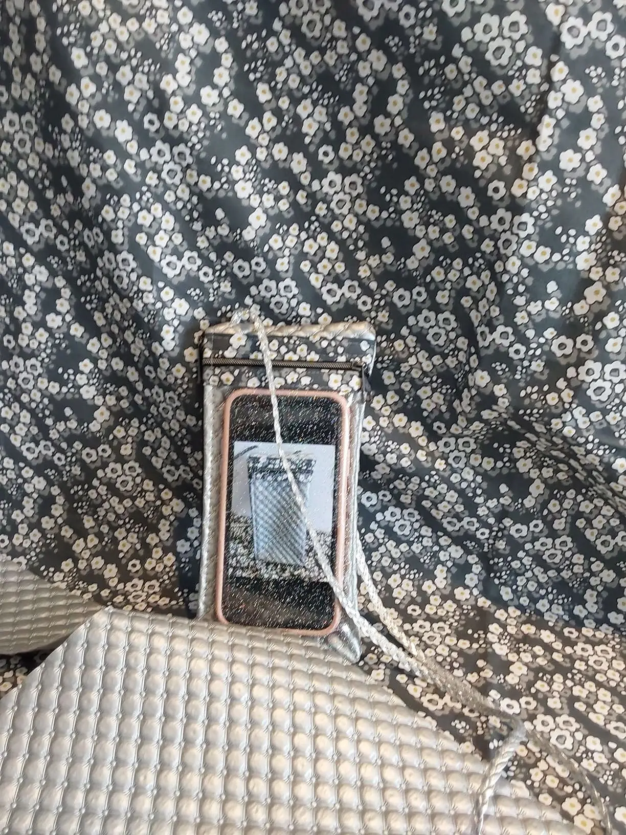 POCHETTE TELEPHONE SIMILI ARGENT CAPITONS