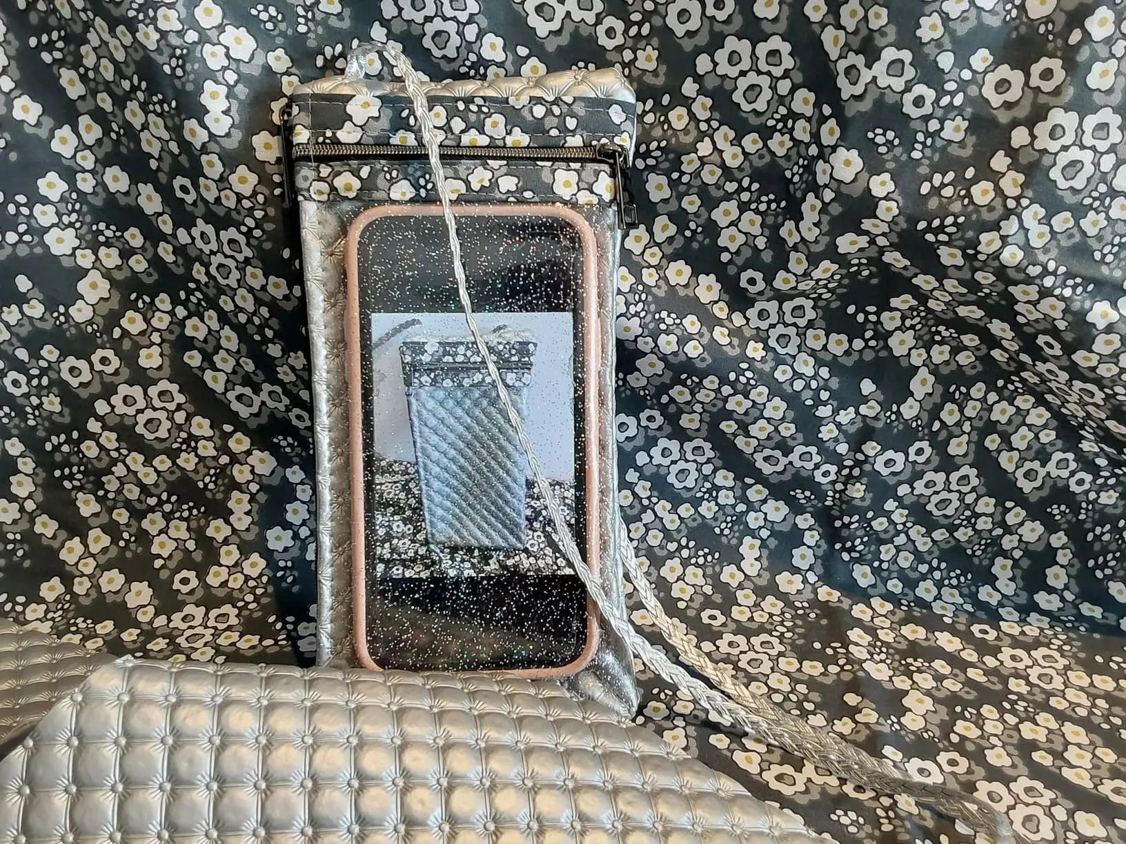 POCHETTE TELEPHONE SIMILI ARGENT CAPITONS