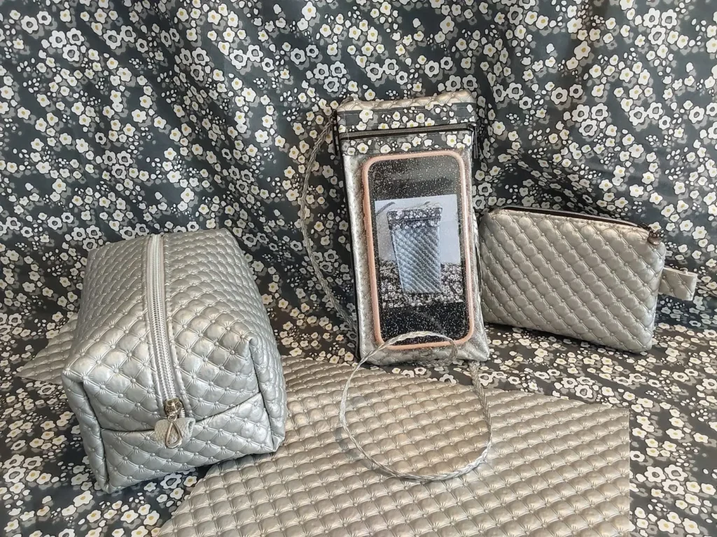 POCHETTE TELEPHONE SIMILI ARGENT CAPITONS
