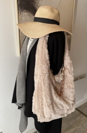 ENSEMBLE SAC DEMI LUNE FAUSSE FOURRURE CREME ET SON PORTE MONNAIE