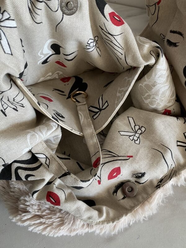 ENSEMBLE SAC DEMI LUNE FAUSSE FOURRURE CREME ET SON PORTE MONNAIE