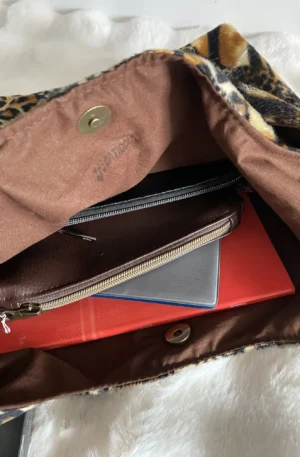 SAC DEMI LUNE JUNGLE FOURRURE