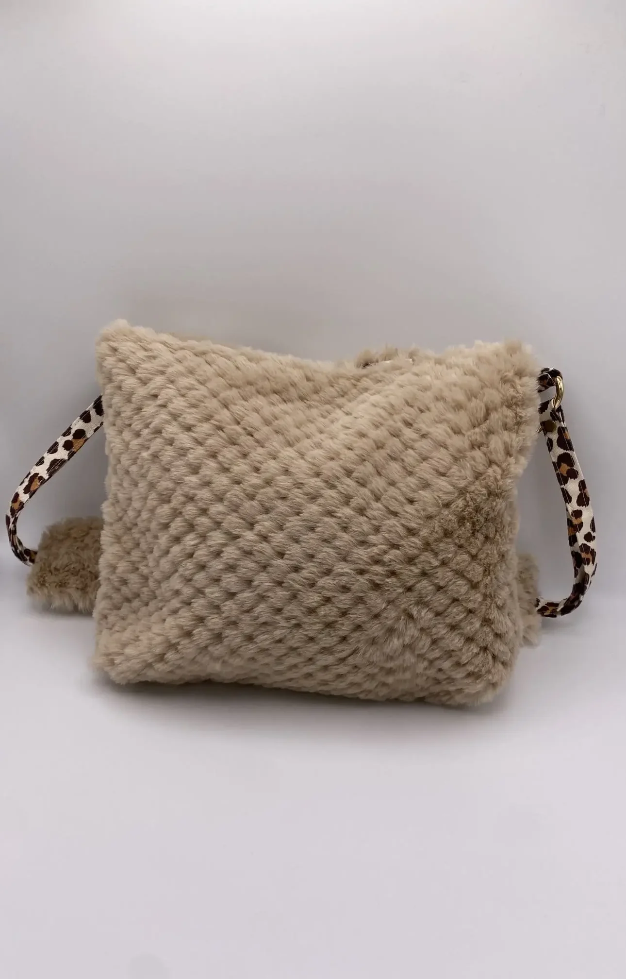 SAC MODELE CORINNE FOURRURE BEIGE ET DOUBLURE LEOPARD