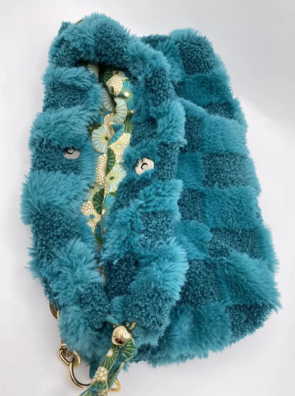 MODELE POCHON FOURRURE TURQUOISE