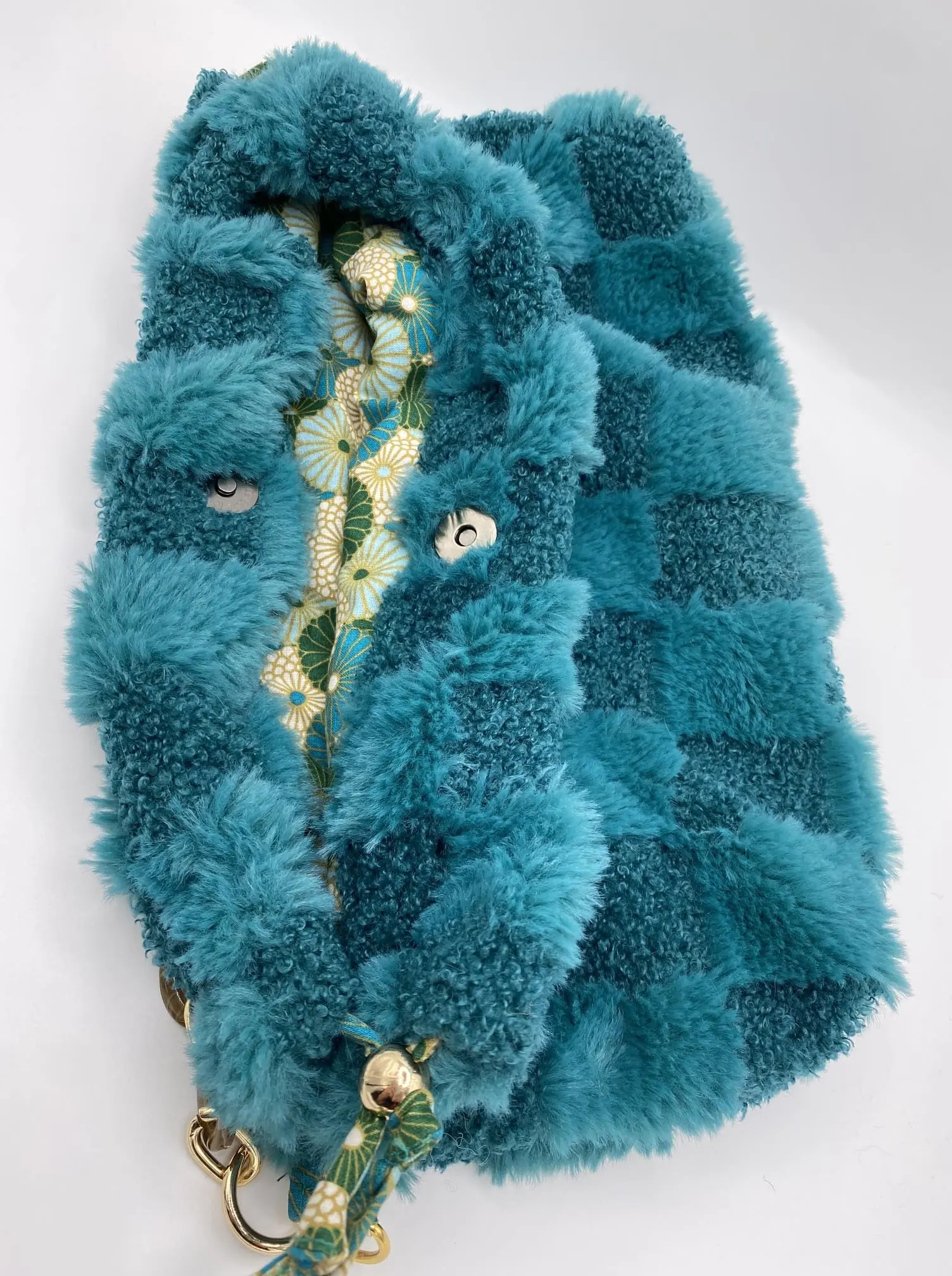 MODELE POCHON FOURRURE TURQUOISE