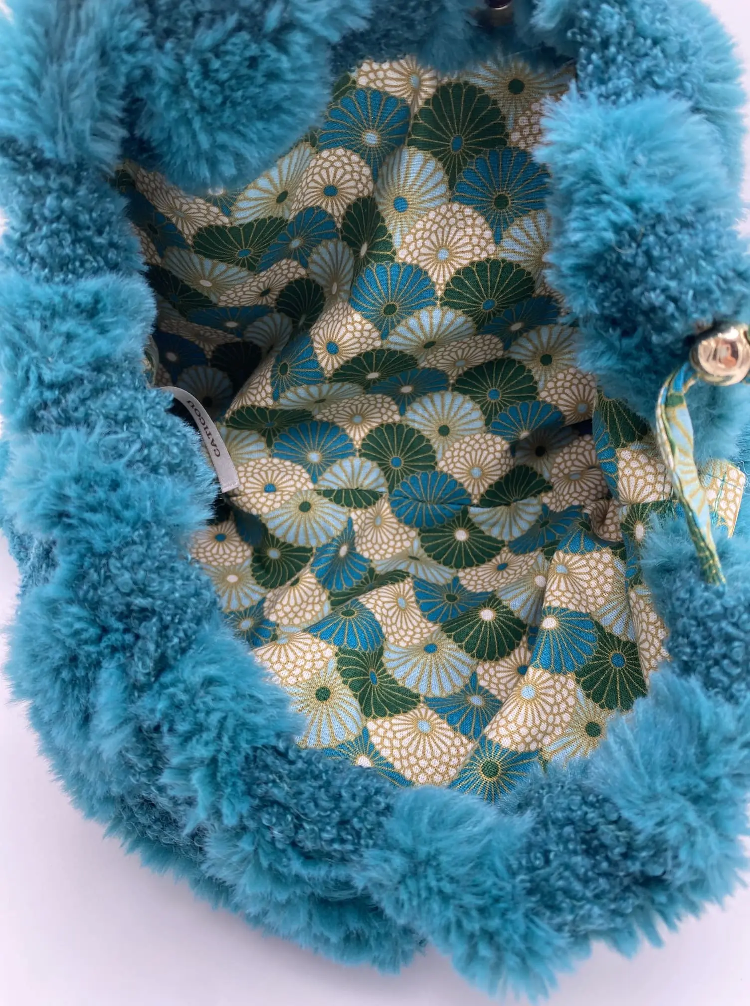 MODELE POCHON FOURRURE TURQUOISE