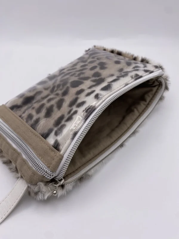 Pochette téléphone fausse fourrure panthère des neiges