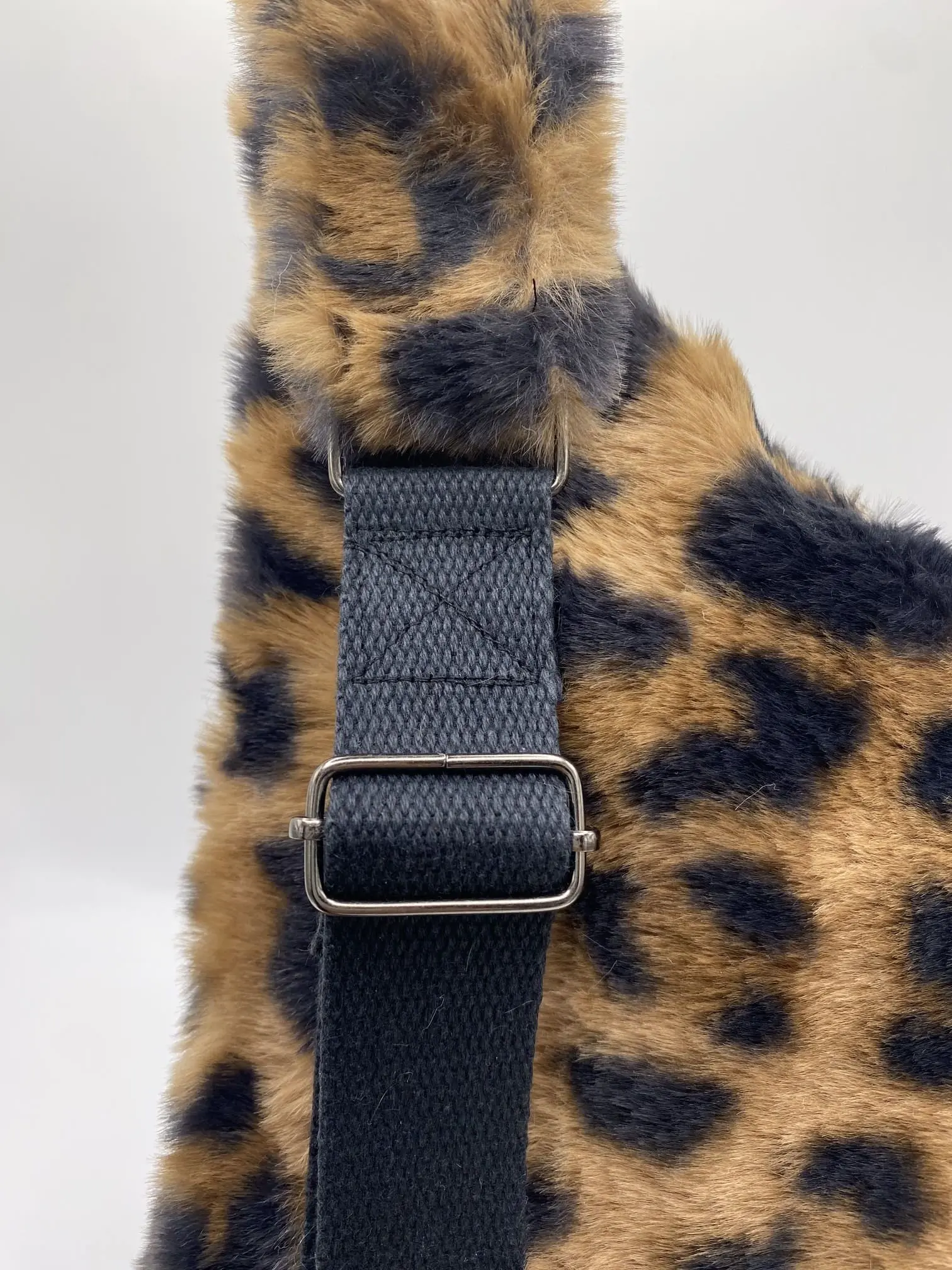 Banane fausse fourrure noire et marron