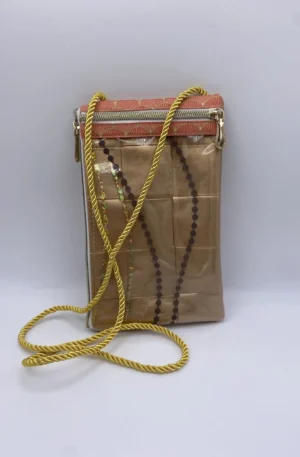 Pochette téléphone simili carré doré