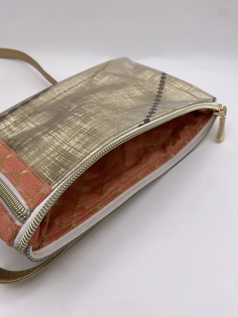 Pochette téléphone simili graphique doré