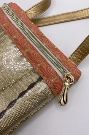 Pochette téléphone simili graphique doré