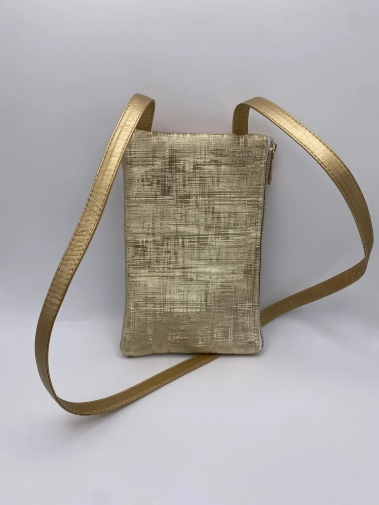 Pochette téléphone simili graphique doré