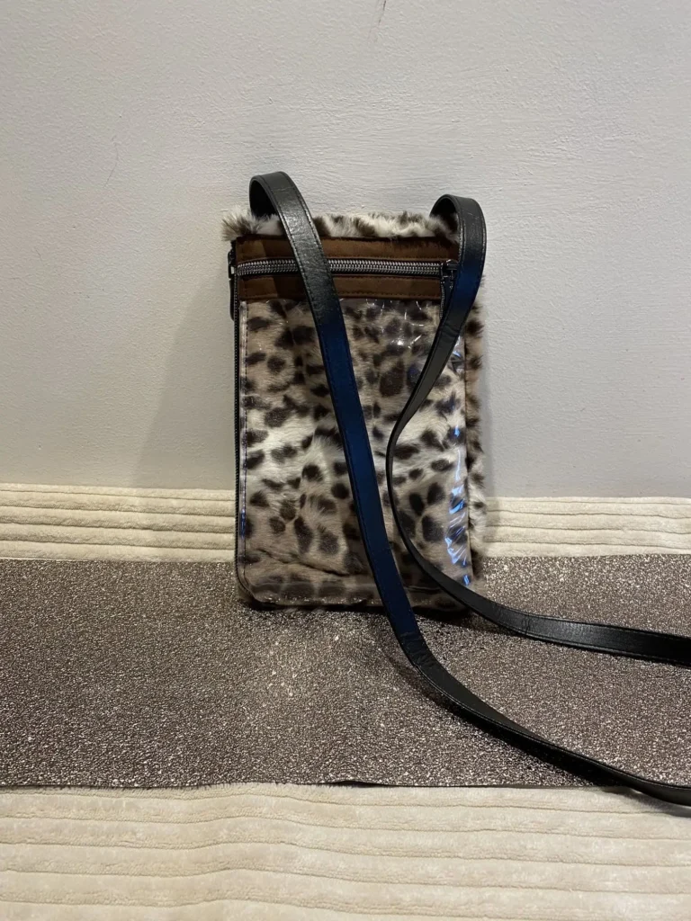POCHETTE TELEPHONE PANTHERE DES NEIGES ANSE NOIRE