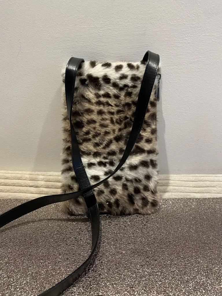 POCHETTE TELEPHONE PANTHERE DES NEIGES ANSE NOIRE