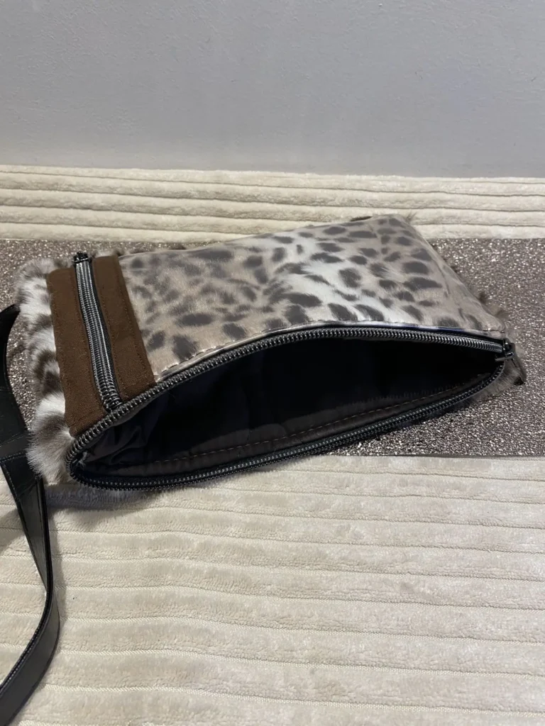 POCHETTE TELEPHONE PANTHERE DES NEIGES ANSE NOIRE