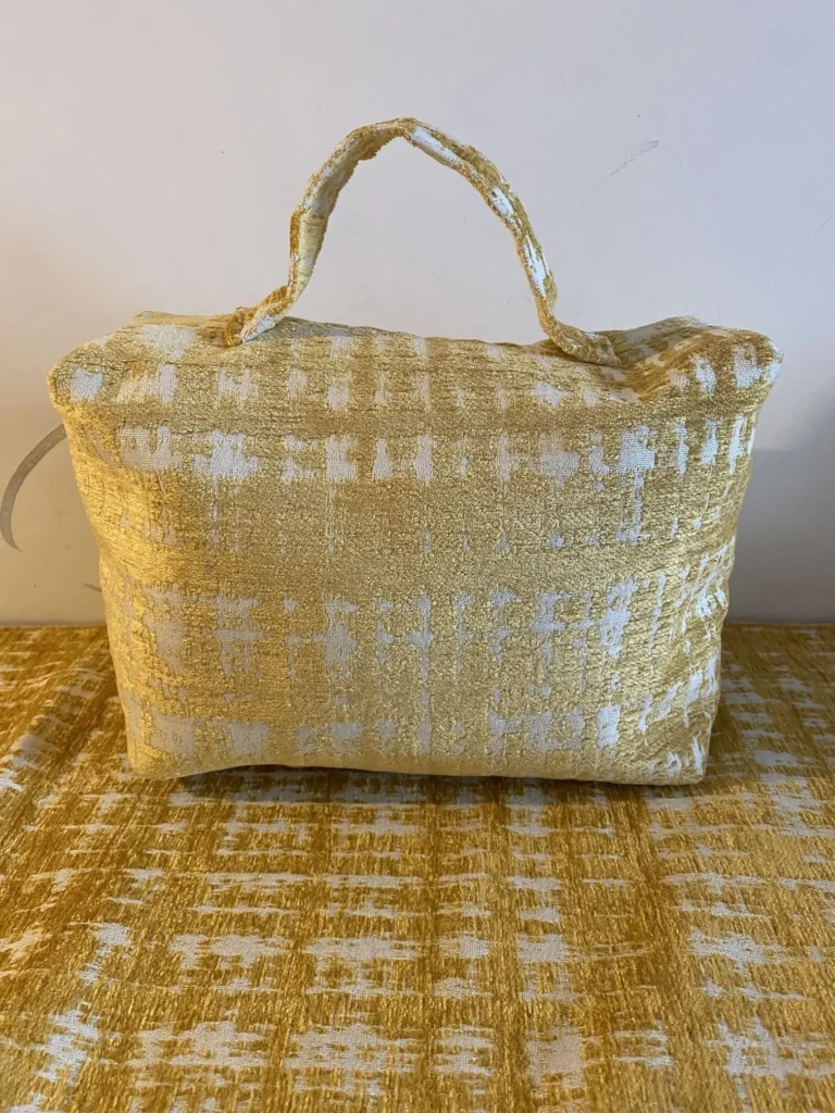 TROUSSE VANITY JAUNE DORÉ DOUBLURE ETOILES