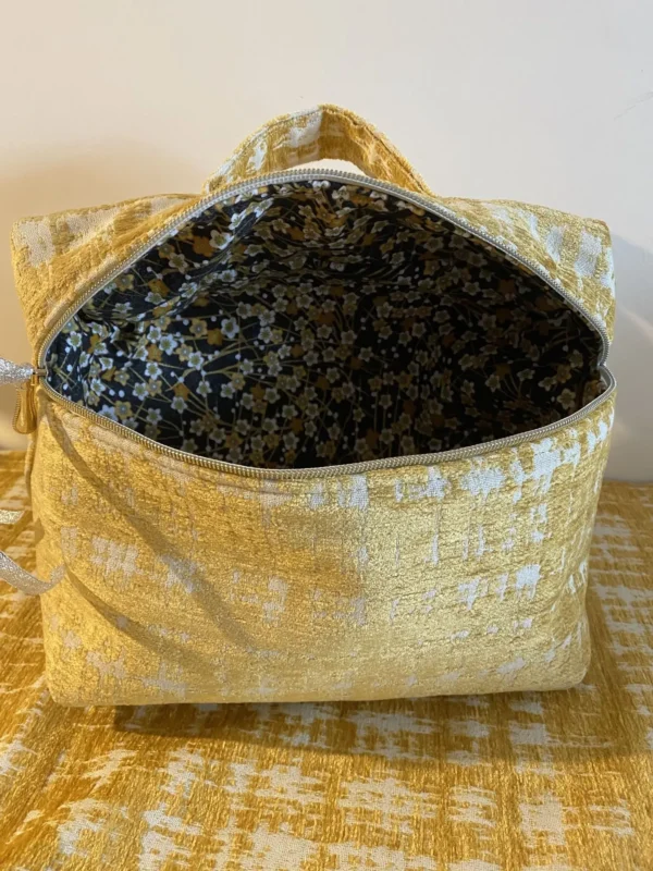 TROUSSE VANITY JAUNE DORÉ DOUBLURE ETOILES