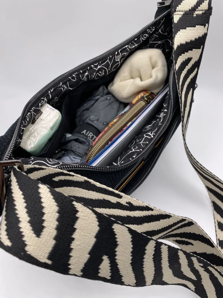SAC DEMI LUNE VELOURS NOIRE MODELE MIEL