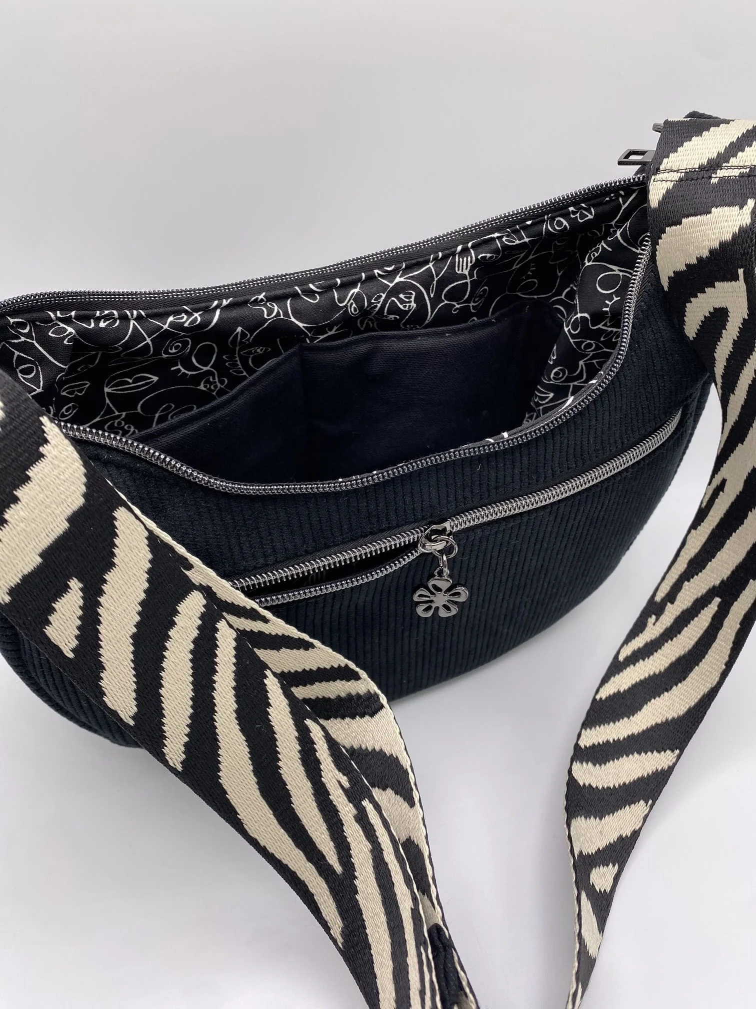 SAC DEMI LUNE VELOURS NOIRE MODELE MIEL