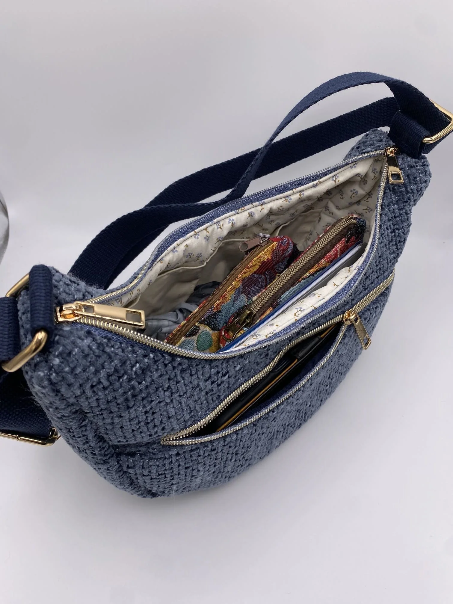 SAC DEMI LUNE CANNAGE ASPECT LAINEUX MARINE