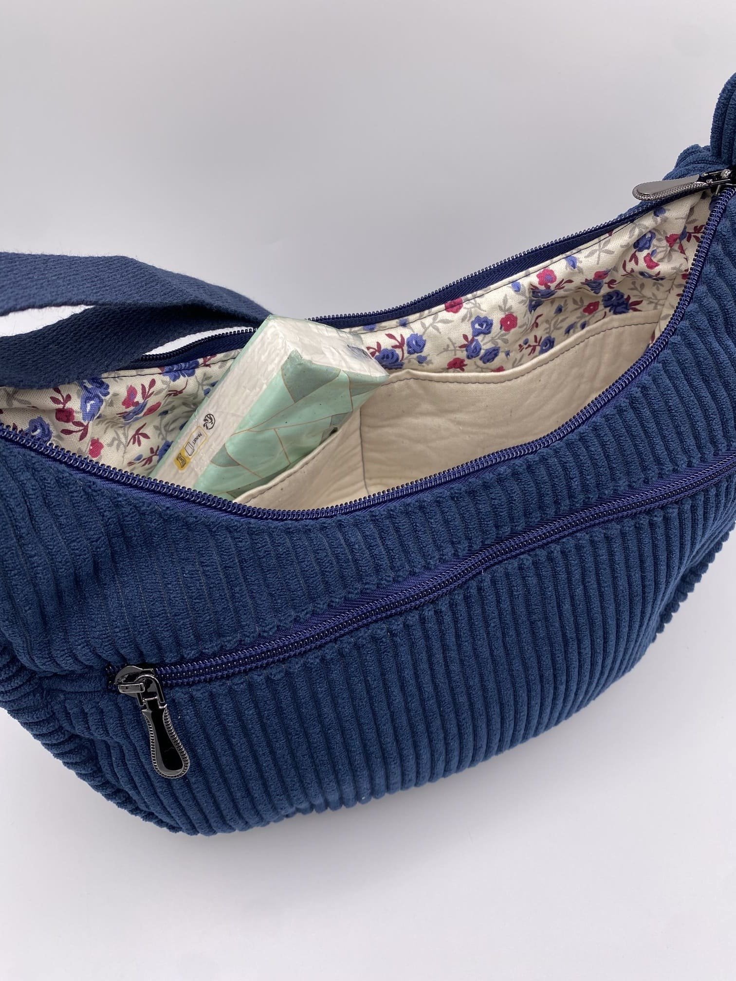 SAC DEMI LUNE VELOURS BLEU MARINE MODELE MIEL