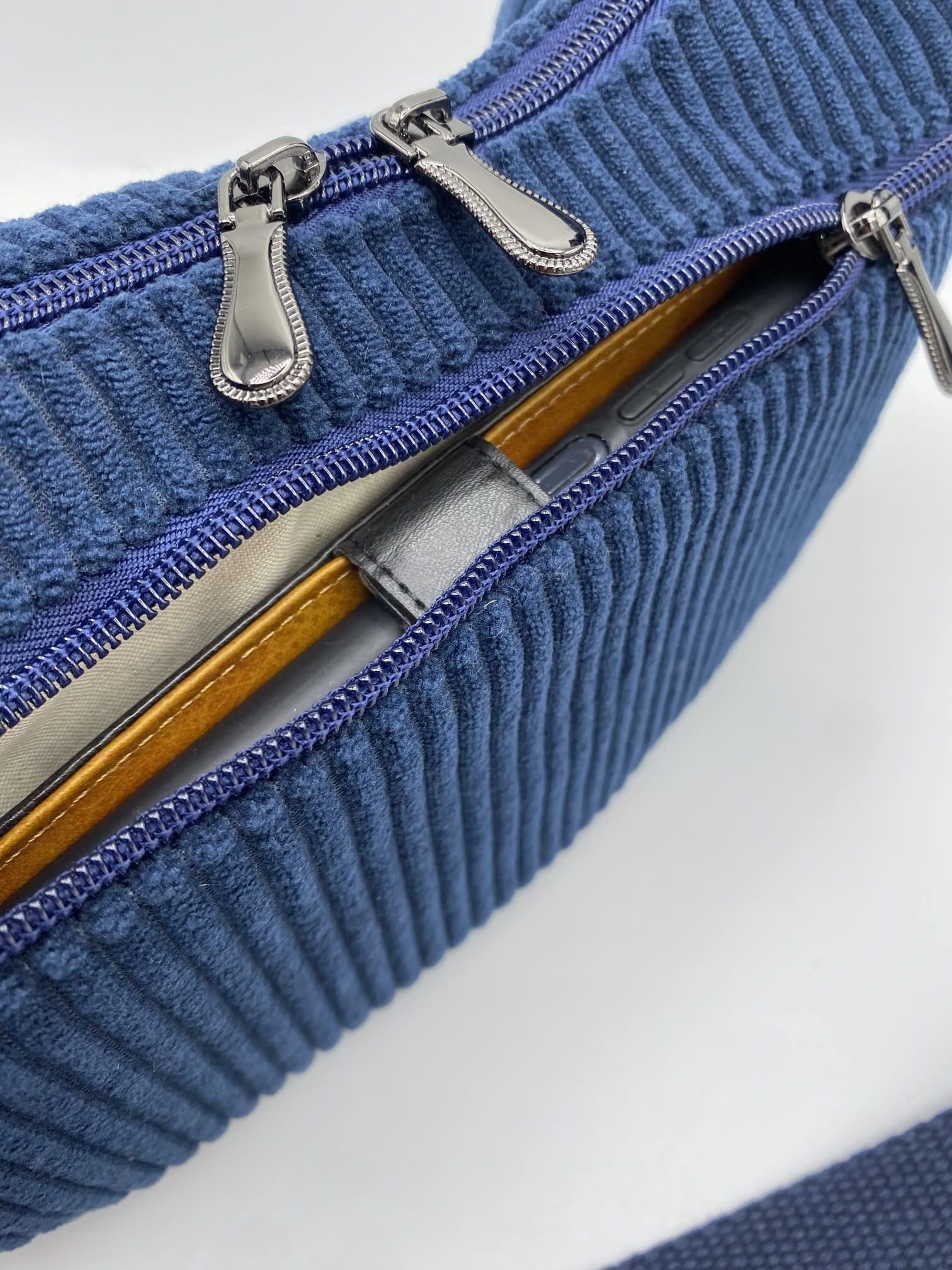 SAC DEMI LUNE VELOURS BLEU MARINE MODELE MIEL