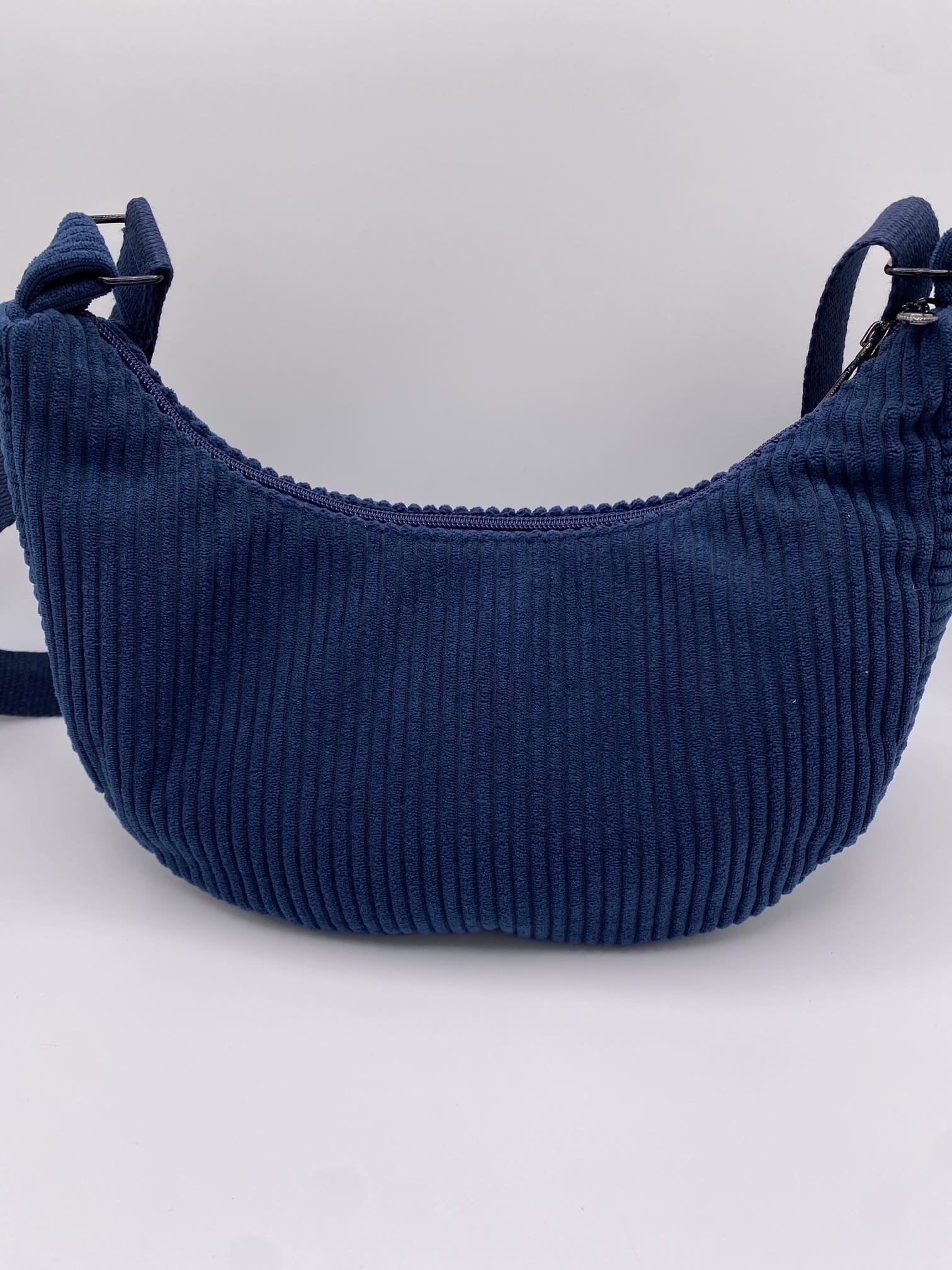 SAC DEMI LUNE VELOURS BLEU MARINE MODELE MIEL