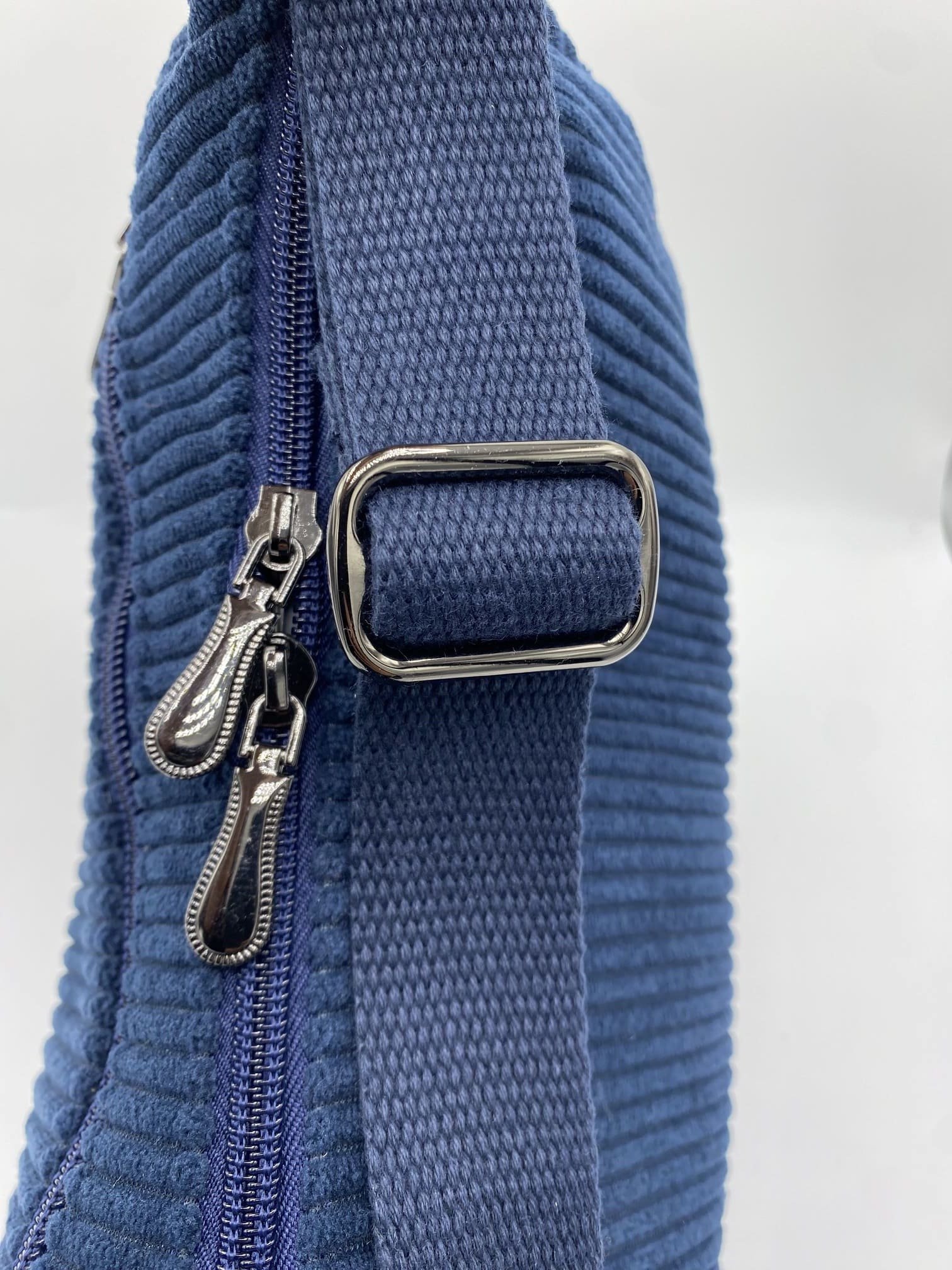 SAC DEMI LUNE VELOURS BLEU MARINE MODELE MIEL