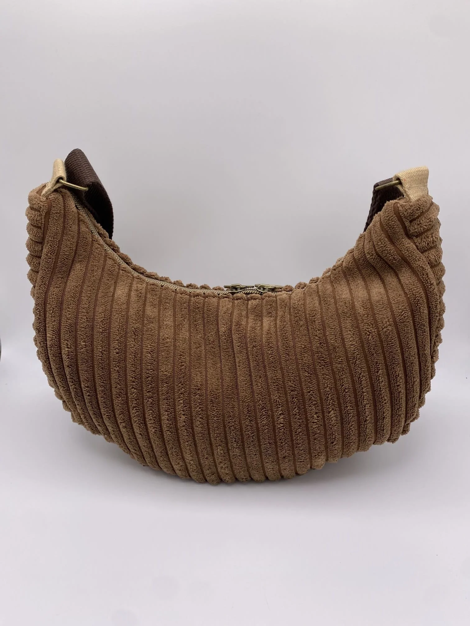 SAC DEMI LUNE MIEL VELOURS MARRON