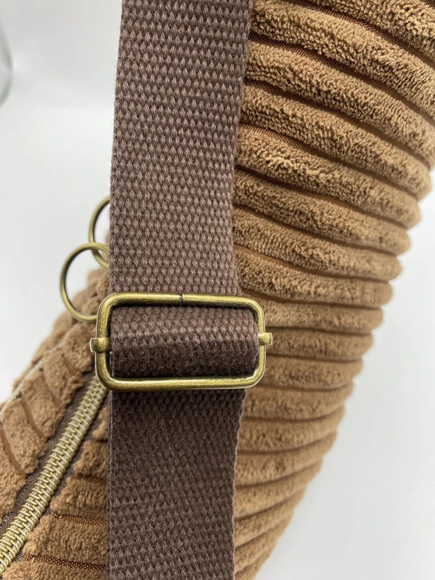 SAC DEMI LUNE MIEL VELOURS MARRON