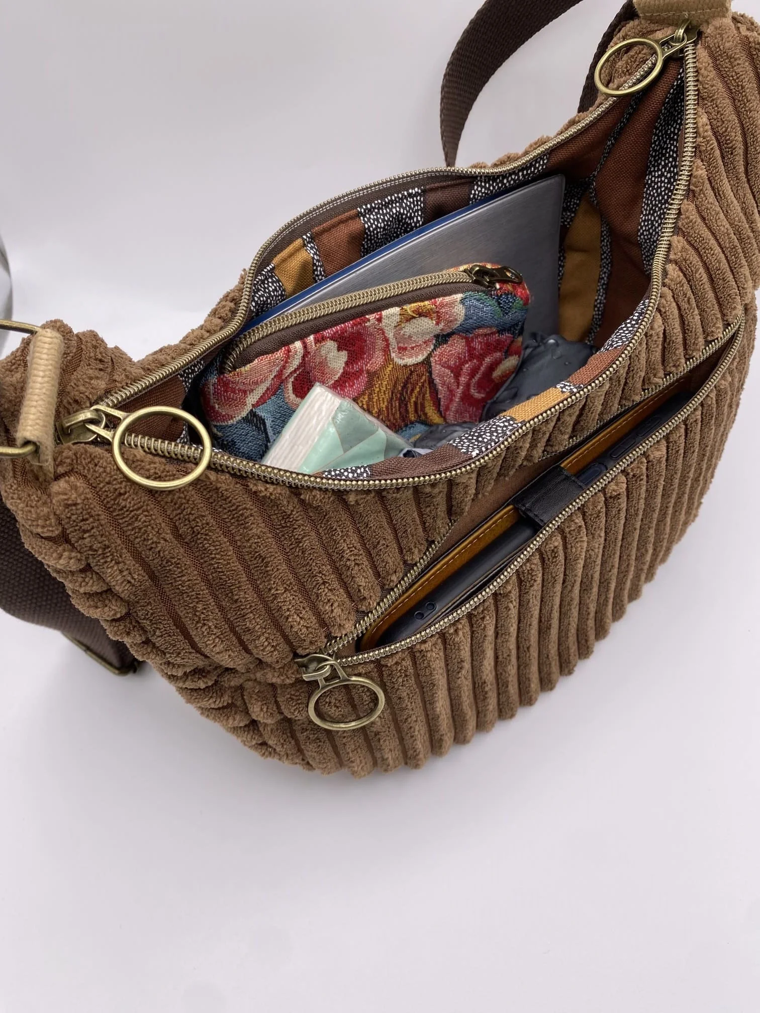 SAC DEMI LUNE MIEL VELOURS MARRON