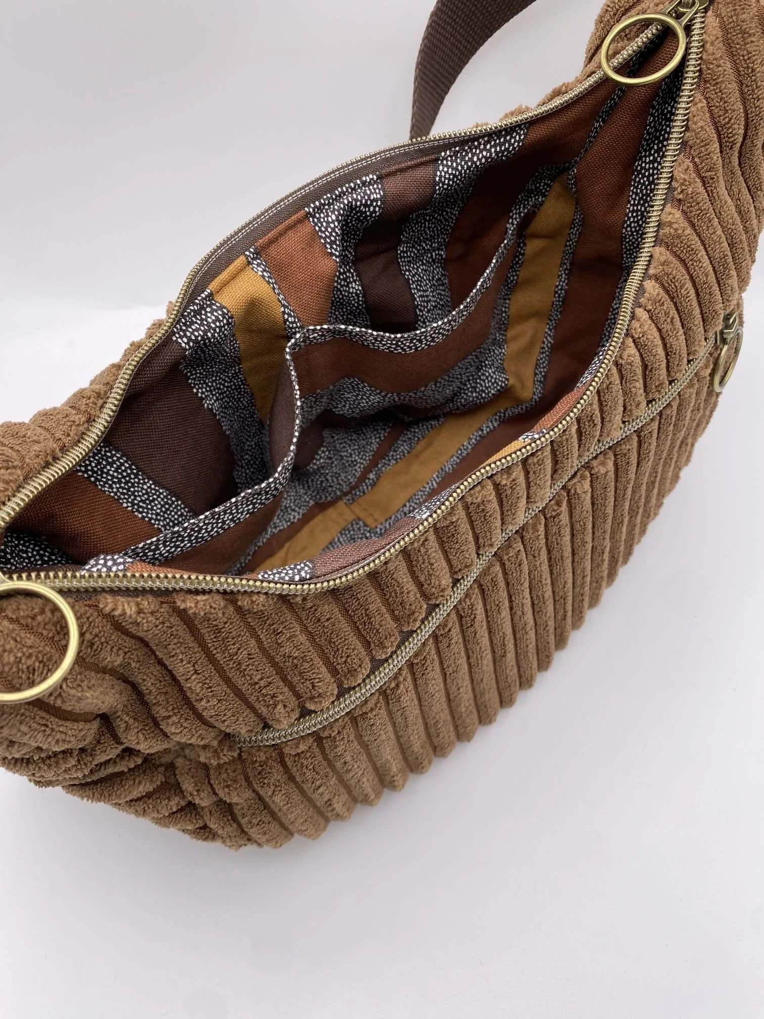 SAC DEMI LUNE MIEL VELOURS MARRON