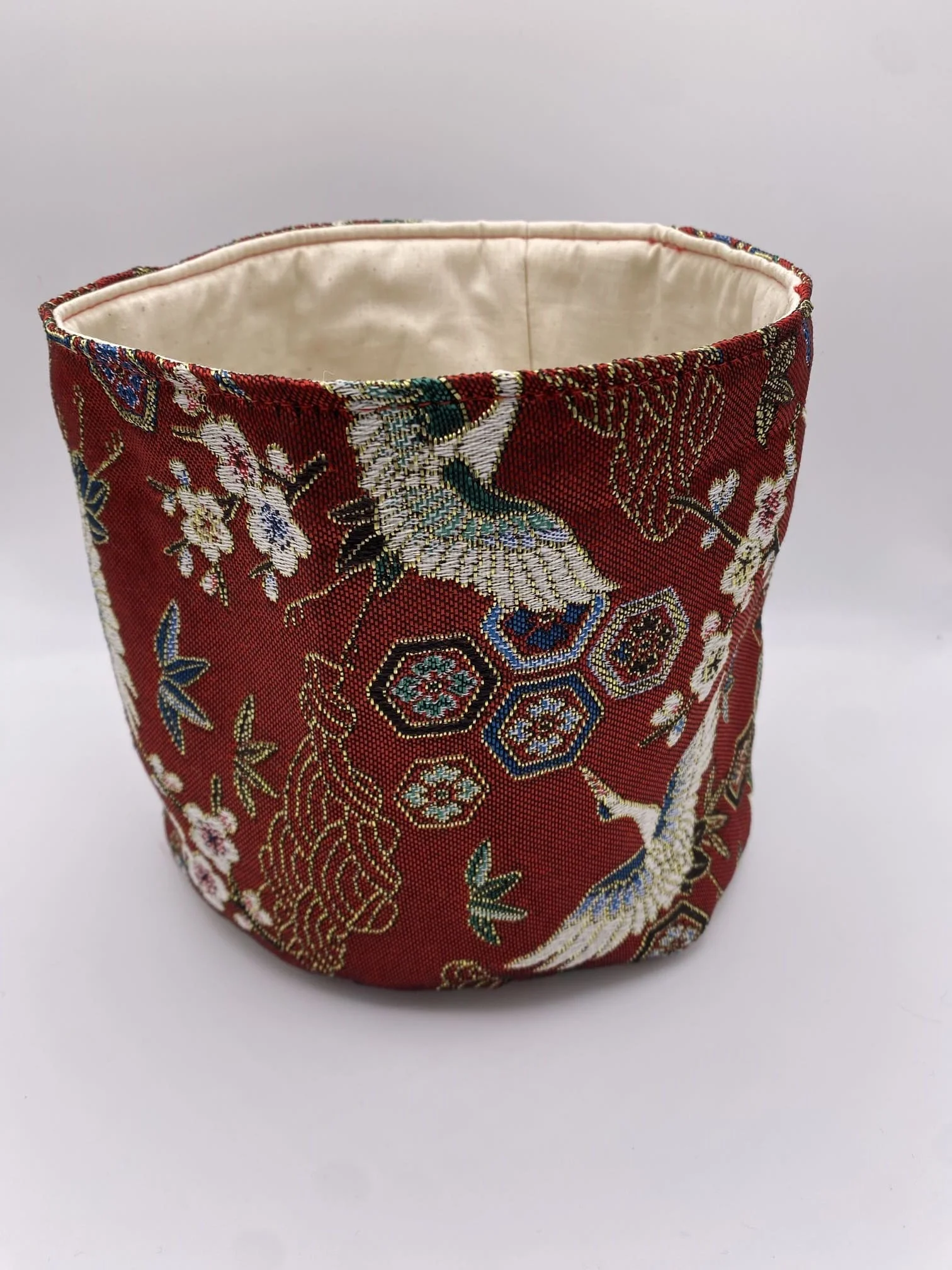 PANIERE TISSU JACQUARD GRUES ROUGE BORDEAUX ET TISSU AMEUBLEMENT BEIGE