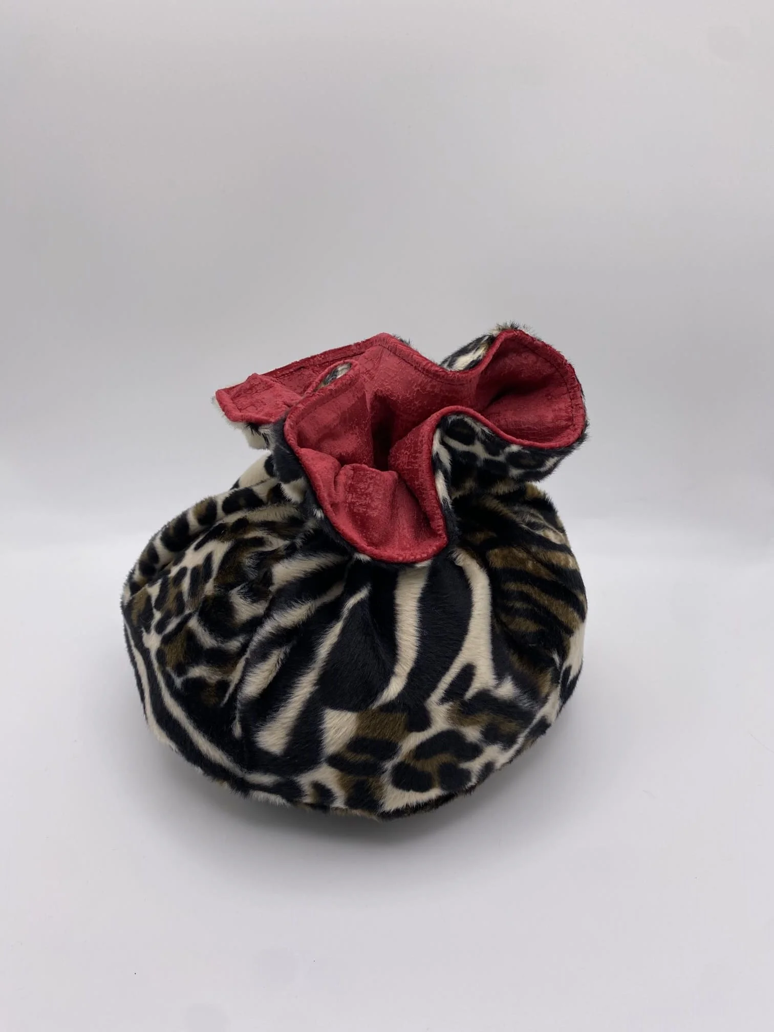 PANIERE TISSU AMEUBLEMENT EFFET SUEDINE ROUGE BORDEAUX ET TISSU IMITATION FOURRURE NOIR ET MARRON