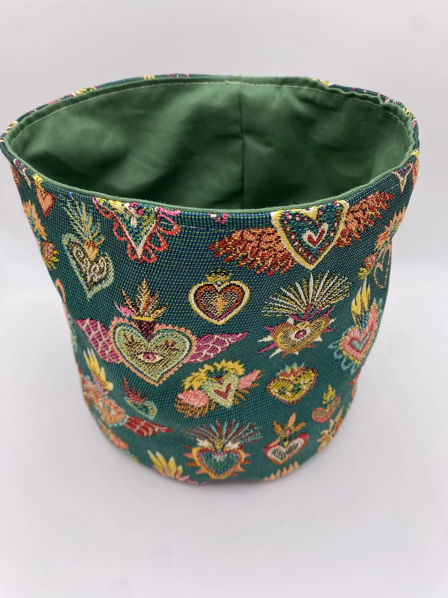 PANIERE TISSU JACQUARD COEURS VERTS ET DEMI NATTE VERT