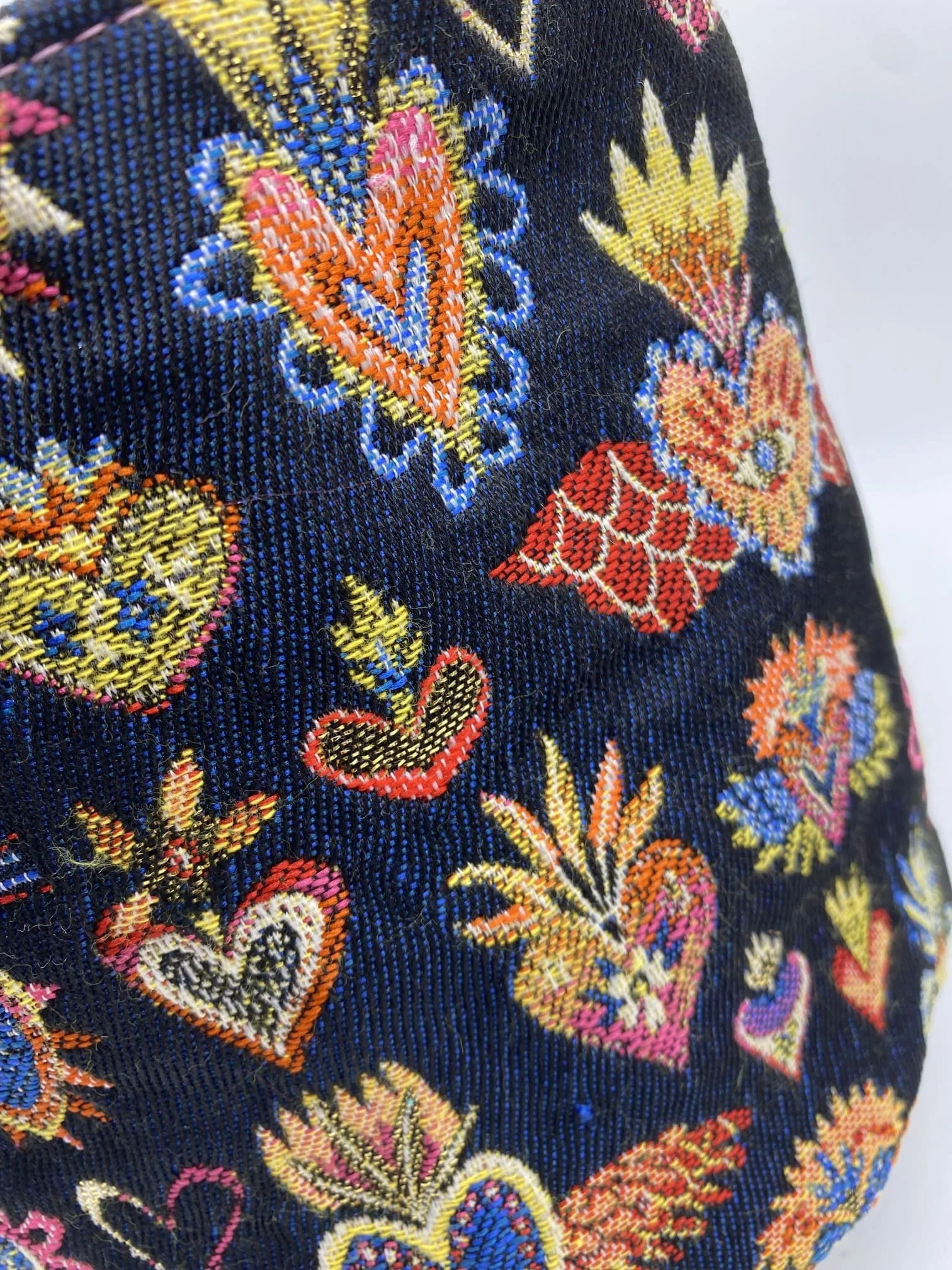 PANIERE TISSU JACQUARD COEURS BLEUS ET DEMI NATTE ROSE