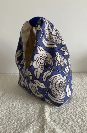 CECILIA FLEURS BLEUES BLANCHES