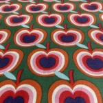 Tissu Toile de Coton Demi Natté Pomme Grann sur fond Vert pomme
